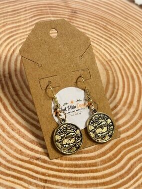 Gold Tone Pisces Zodiac Charm Dangle Earrings Astrology Horoscope Jewelry NWT